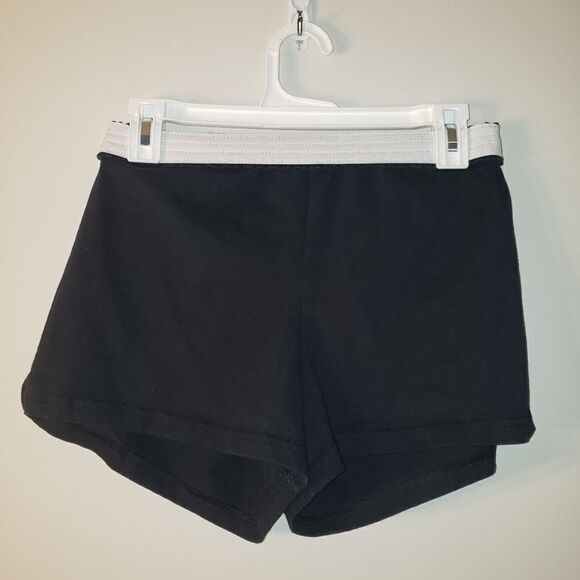 SOFFE SOLID BLACK SHORTS SIZE LARGE JUNIORS - Picture 1 of 5